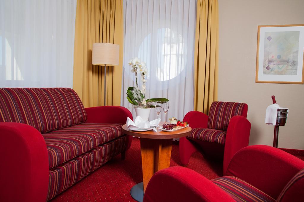Отель Western 4*